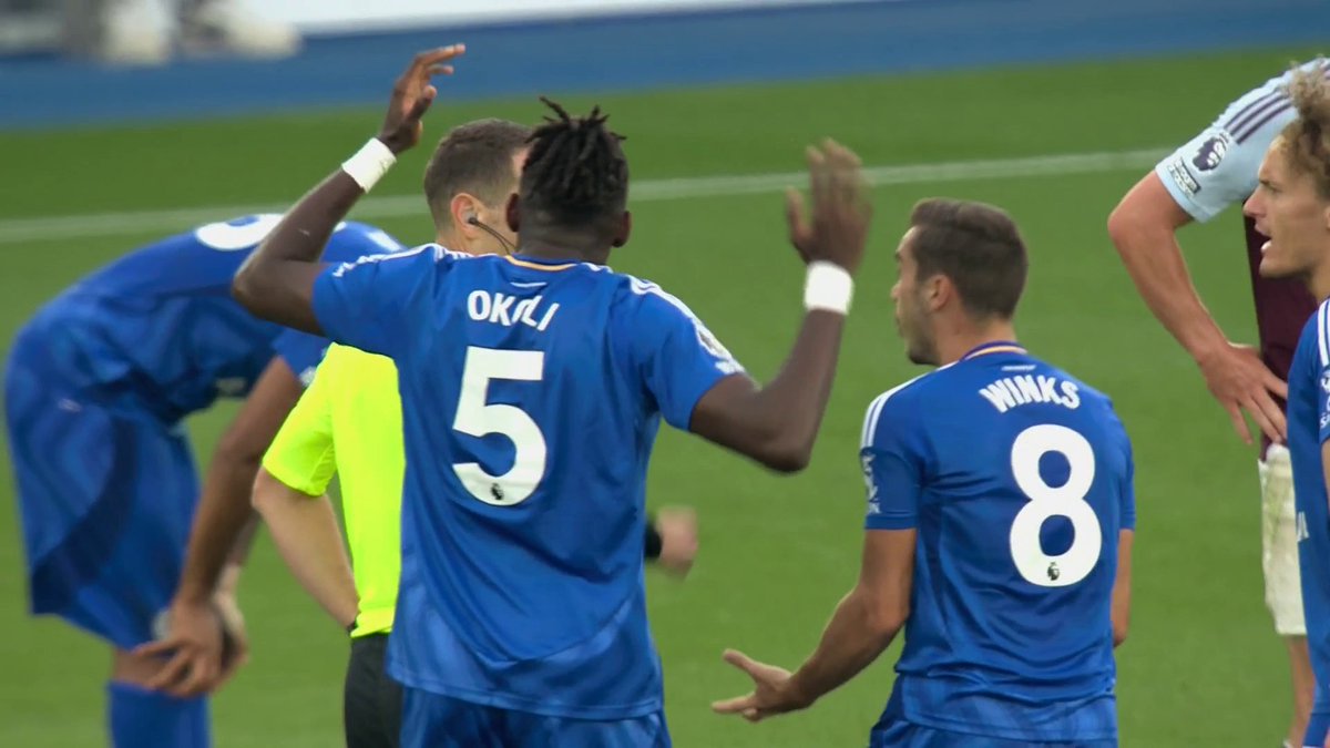 "How the Leicester players are moaning at it is beyond me" 🤨 Ref Watch are in agreement that Jamie Vardy's goal against Aston Villa was rightfully disallowed 🤝