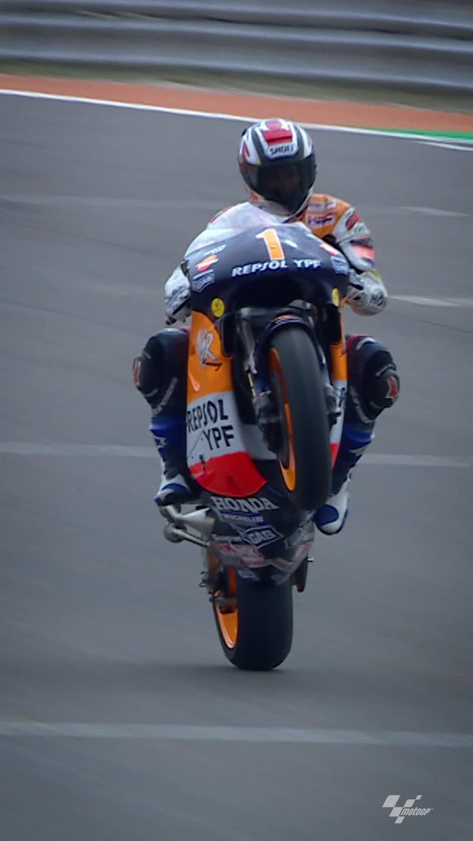 25 years after his Championship win, Alex Crivillé is back on his Honda 🤩 And what better way to commemorate than to do it in home soil! 🏡 #AragonGP 🏁