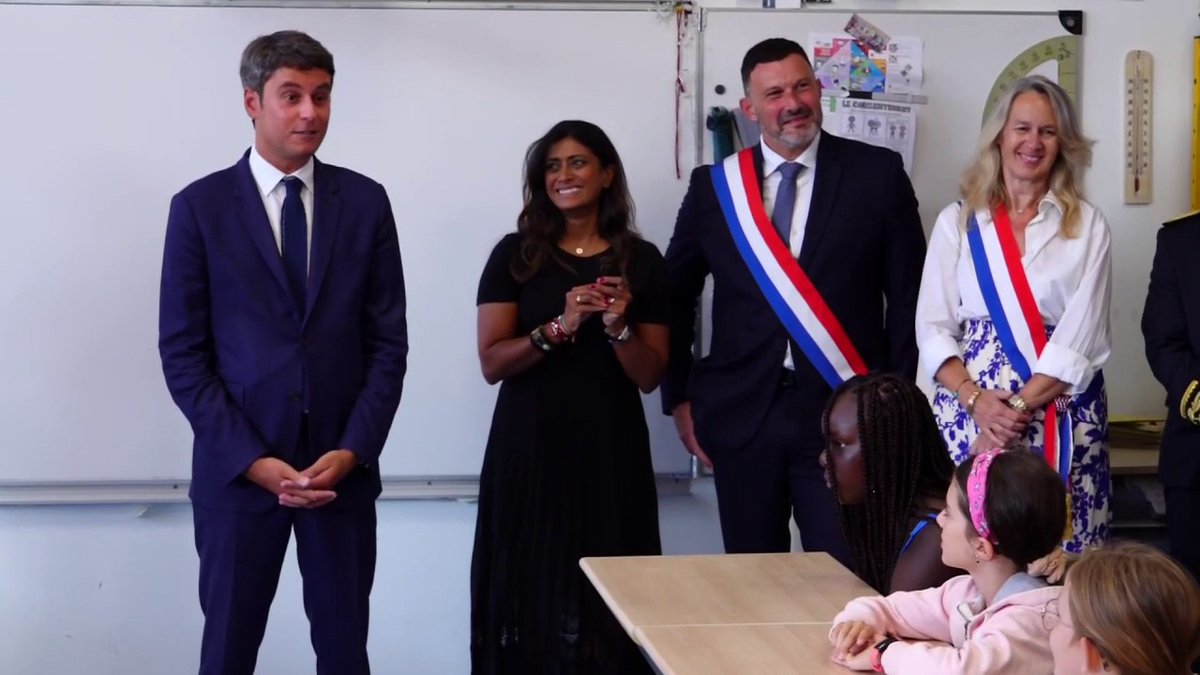 Séquence lunaire ou Gabriel Attal ment a des élèves en leur indiquant que c’est le président de la République qui « choisit » et non « nomme » le (la) premier(e) ministre Jusque dans les écoles, ils vont mentir ces voyous !