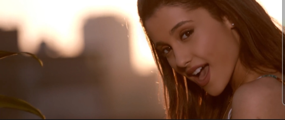 fresh off victorious, hair falling off from the red dye, the left side of her face, mariah carey wannabe allegations.. i always knew ariana was gonna be big