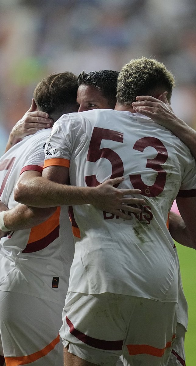 Kerem Aktürkoğlu’nun harika pasında BAY Gol, usta işi bir aşırtma yapıyor. 🤜🤛 Barış Alper Yılmaz 👏