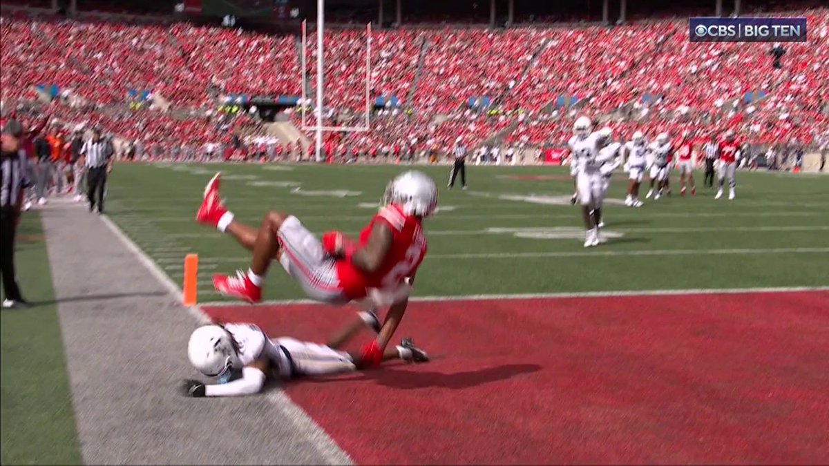 He never lost control of the ball. Cant believe they reviewed this and said it wasn’t a catch.