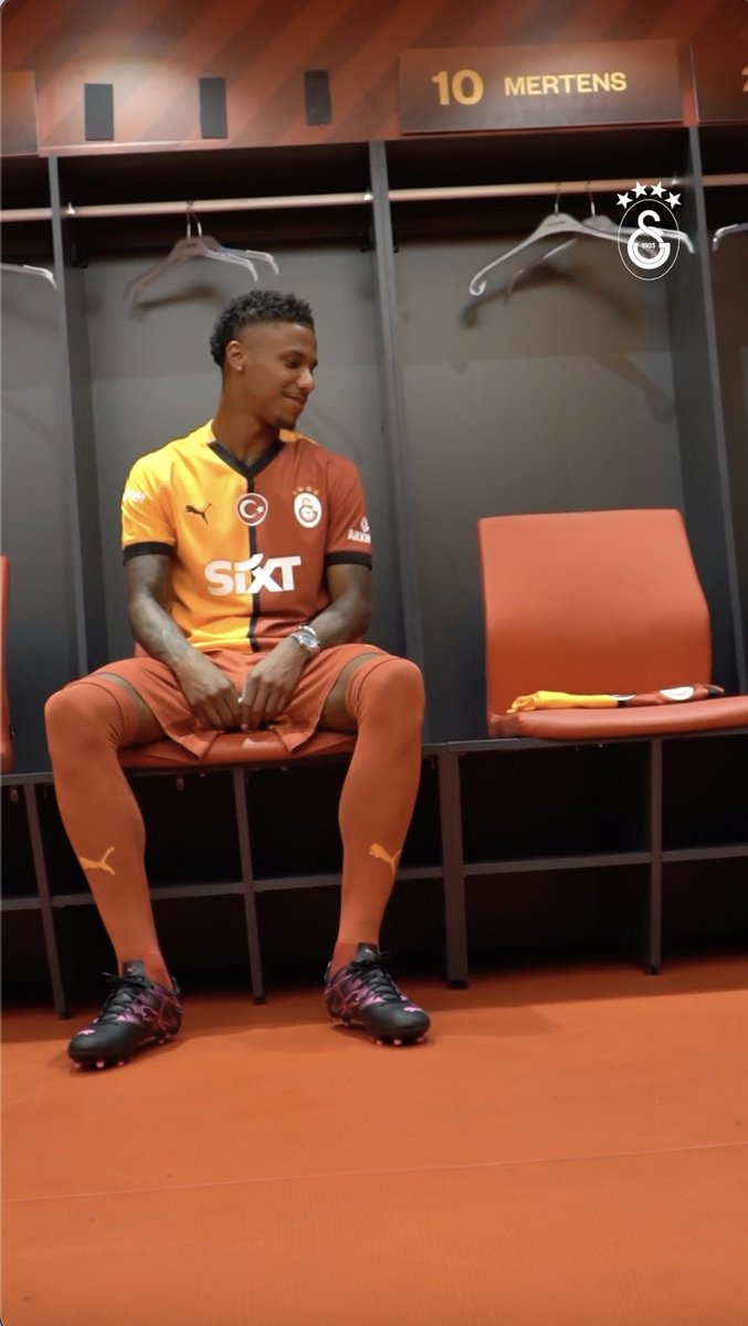 Ismail Jakobs, Türkiye'nin en büyüğünde! 💛❤️