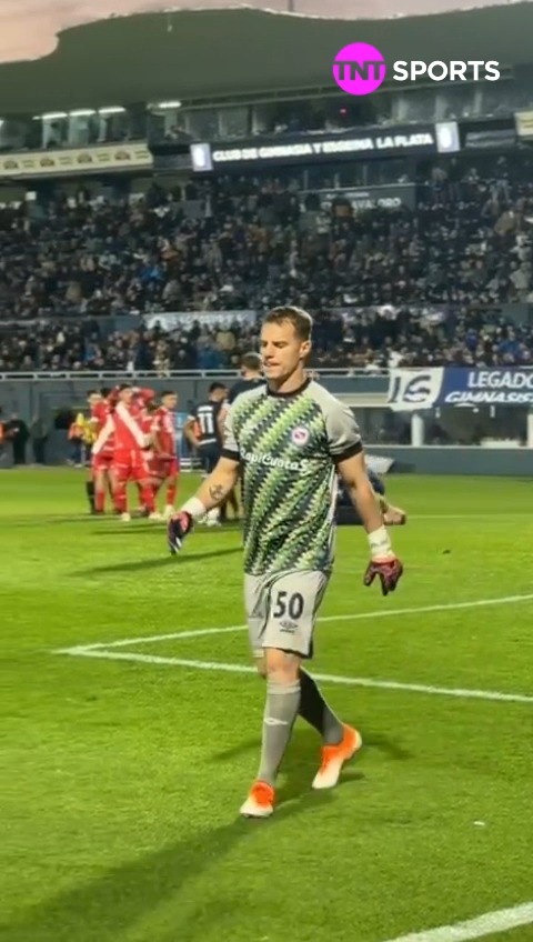 "¿Podés mirar a la cara a tus hijos vos?" 🗣️😲 La curiosa pregunta del Ruso Rodríguez al juez de línea en el partido entre Argentinos y Gimnasia. #LPFxTNTSports
