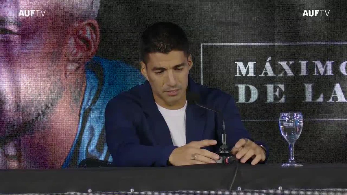 TOTALMENTE EMOCIONADO: Luis Suárez se quebró por completo al anunciar que el viernes será su último partido con la Selección de Uruguay. 📹 Selección Uruguaya
