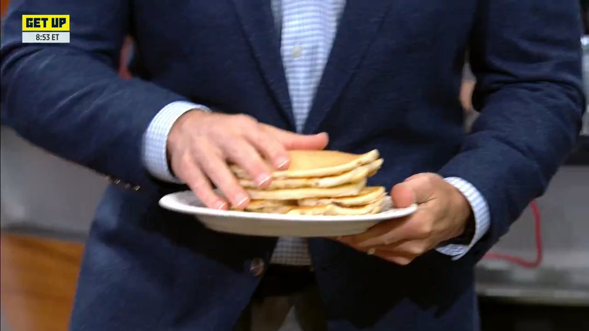 .Jeff Saturday is BACK with the biggest pancakes of CFB Week 1 🥞