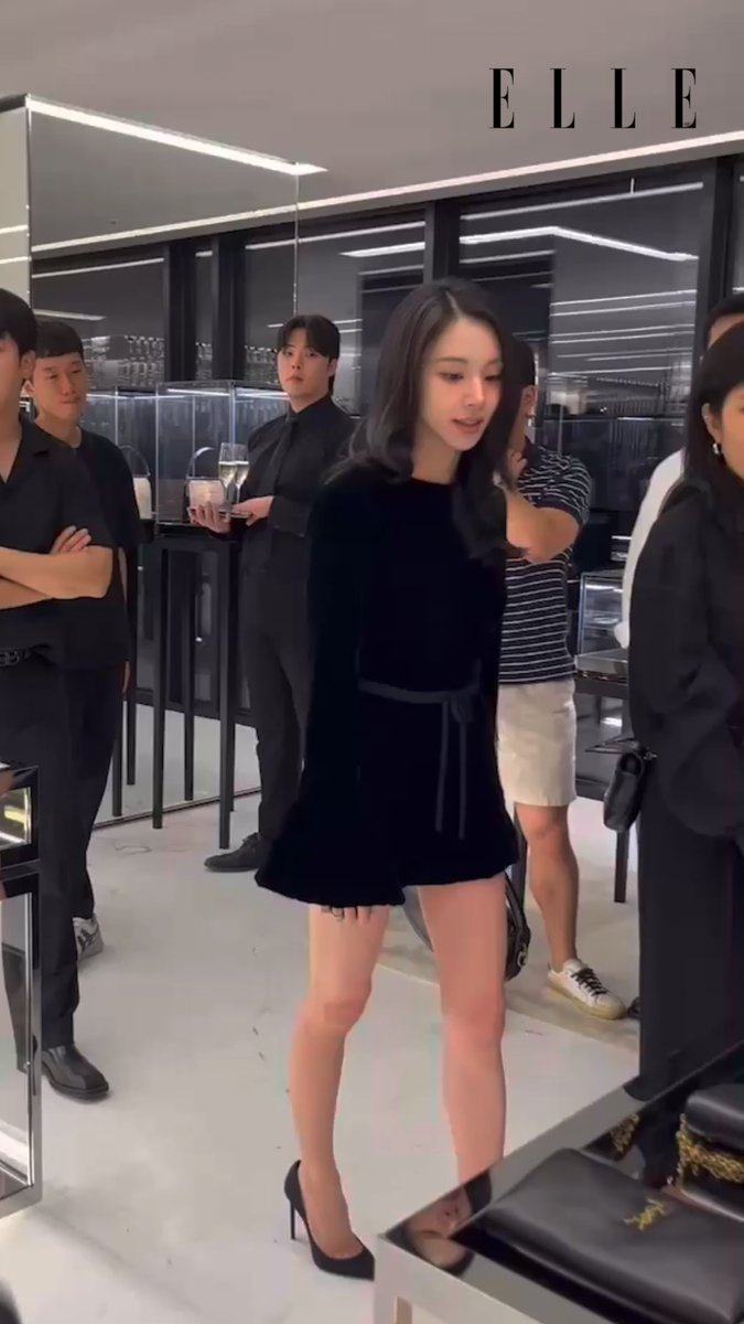 Chaeyoung at the Yves Saint Laurent flagship store in Seoul today!