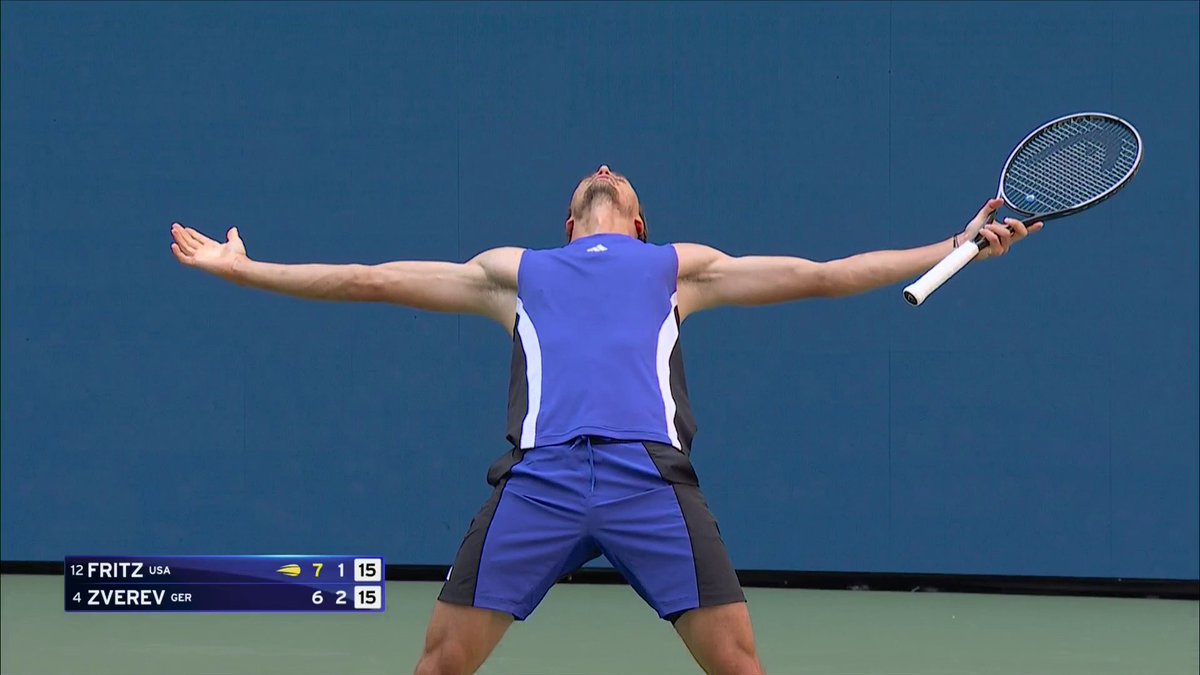 Stop what you're doing and watch this shot from Alexander Zverev 🤯