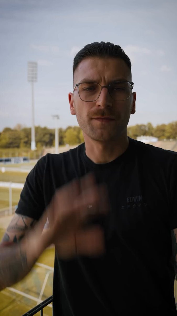 Wie geil ist bitte dieses Tattoo??? Ich würde mir das auch safe stechen lassen, aber das hat ja jetzt schon jemand. Fühlt sich dann so nachgemacht an oder?