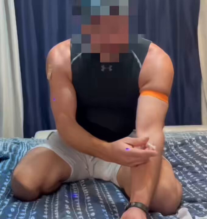 #hoTslamRush with #hungfuckbuddy makes me horny as hell! Love the #slamrush and #cockplay. You want to join or see more?