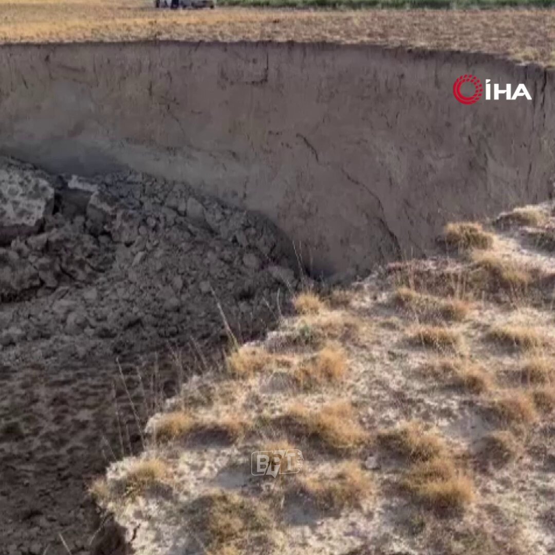 Konya’da 100 metrelik yeni obruk oluştu.