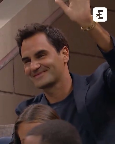 𝙎𝙤𝙪𝙣𝙙 𝙊𝙉 🔊 Roger Federer received a beautiful standing ovation on Arthur Ashe last night 👏👏👏 #USOpen