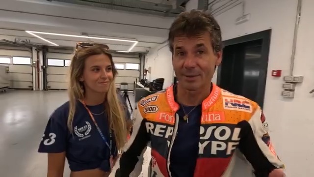 Un momento INOLVIDABLE para nuestro Álex Crivillé ❤️ Así vivió la experiencia de volver a rodar con su Honda NSR500 🤩 ¡QUÉ PASADA!