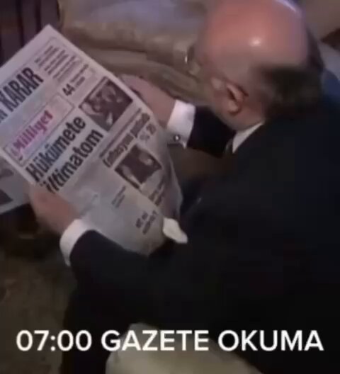 Demirel’in bir günü. En çok “21:45 Yatış” bölümü dikkatimi çekti:)) Demirel de dahil hiçbir Cumhurbaşkanı uyumaz o saatte..