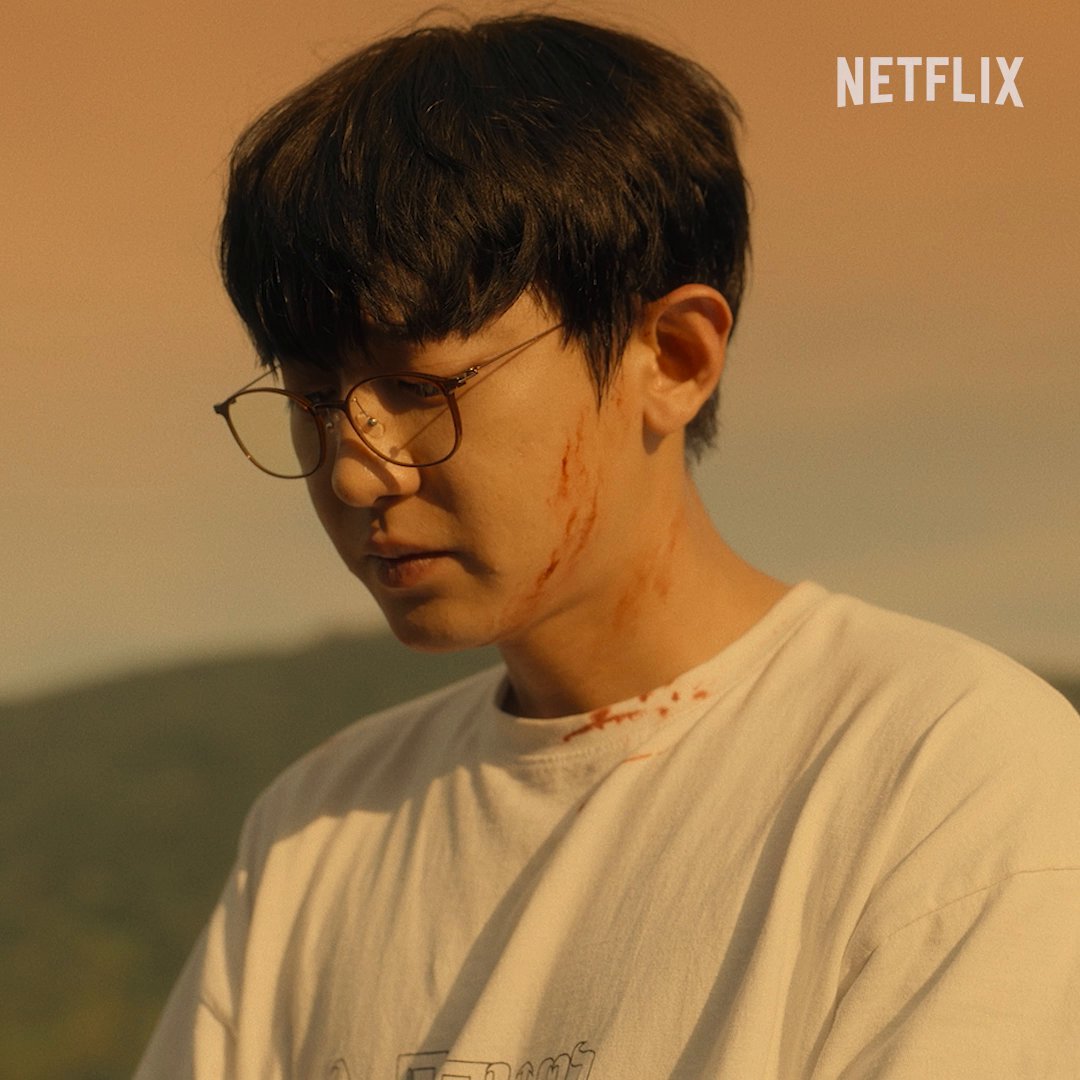 Park Chanyeol is not just completing side quests, he’s acing them #TheFrog #아무도없는숲속에서 #TheFrogEp6 #KimYoonSeok #Chanyeol #TheFrogKDrama #KDramaEdit #thriller #KDrama #Netflix