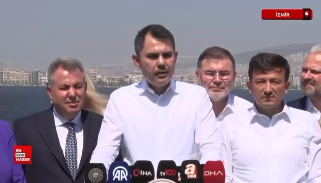 Bakanımız Sayın Murat KURUM , İzmir Körfezi için kolları sıvadı. Ancak CHP'li İzmir Belediye Başkanı Cemil Tugay ortada yok. Konserden konsere, festivallerden şenliklere koşturan CHP'li belediye başkanları; konu millete hizmet olunca kafalarını kuma gömüp, ortadan toz oluyorlar.
