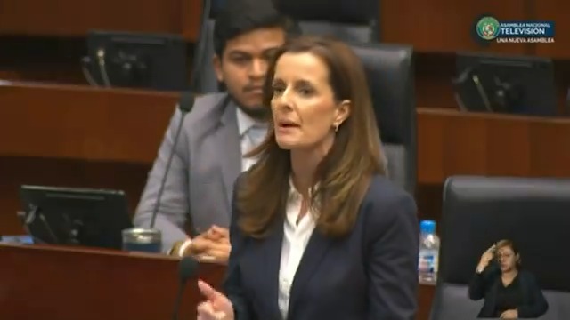 La jefa de la bancada vamosporpanama, Janine Prado, expresa rechazo tras las declaraciones del presidente José Raúl Mulino, por votar en contra de la ratificación de Dino Mon como director de la CSS. “A nosotros se nos llama chiquillos por no apoyar un plan del que no se nos ha hablado… los chiquillos también son panameños y la verdadera chiquillada es irrespetar a los que opinan diferente”, enfatizó. Agregó que la bancada Vamos no fue invitada a la reunión con todos los actores políticos, “los mismo que les recuerdo son partícipes de los robos al Seguro y al país”. #TReporta