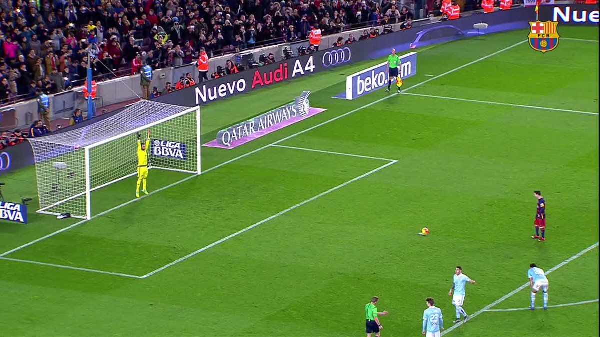 When Messi invented the iconic penalty pass, even the referee didn't believe it.😭