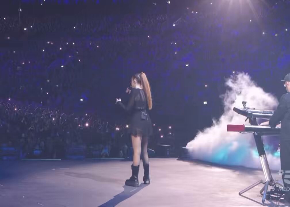 La prima canzone di Annalisa all’Arena di Verona. Niente di più emozionante 😭❤️ #TuttiInArena