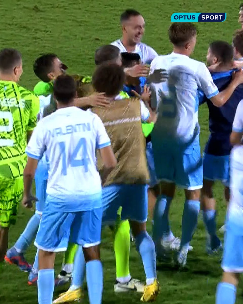 🇸🇲 歴史的偉業達成 👏 UEFAランク最下位 #サンマリノ代表 が公式戦初勝利！ 約20年間で5分171敗と史上最長の無勝利記録に終止符。 ネーションズリーグでリヒテンシュタインから白星…試合後には選手たちが喜びを爆発させている。 🎥：Optus Sport