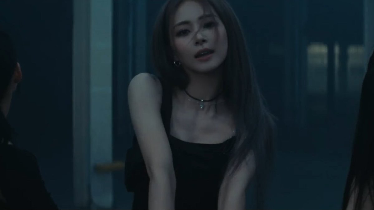 TZUYU IN THIS BLACK FIT