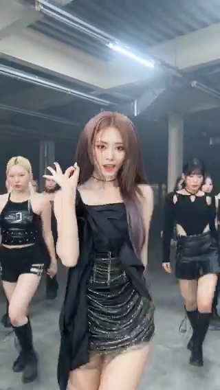 So are you ready tonight? 🐈‍⬛🌙 💙 Listen [abouTZU] 💙 #TWICE #트와이스 #TZUYU #쯔위 #abouTZU #RunAway