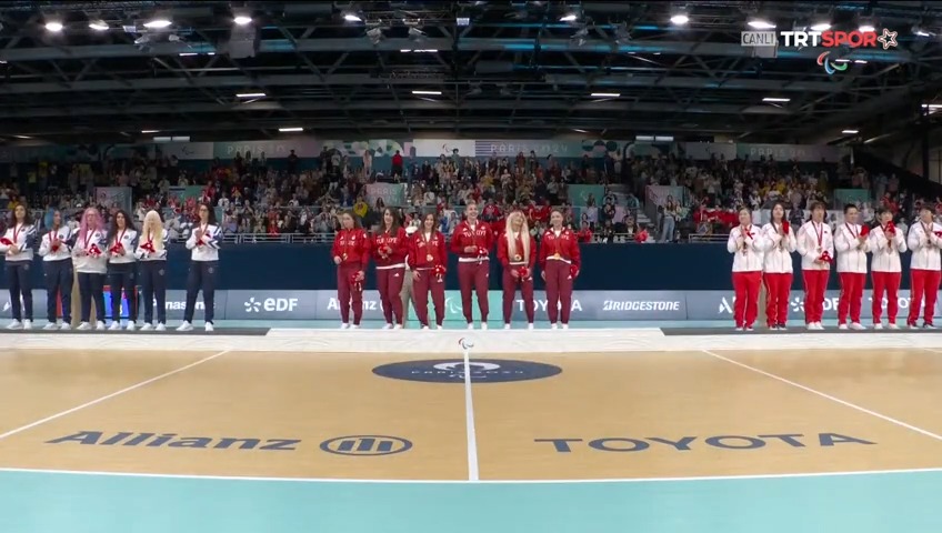 TRT Spor sunucusundan harika konuşma! "Filistin'e de selam olsun. Gazze'de bombardıman altında İsrail zulmüyle karşı karşıya olan, var olma mücadelesi veren Filistin'e de buradan selam olsun."