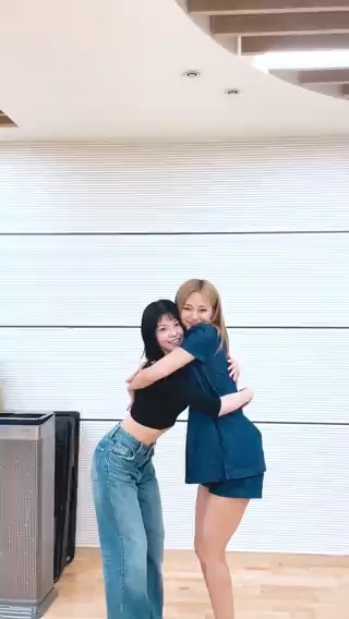 #RunAway with 막내즈 💙 Listen [abouTZU] 💙 #TWICE #트와이스 #TZUYU #쯔위 #abouTZU #NMIXX #엔믹스 #KYUJIN #규진