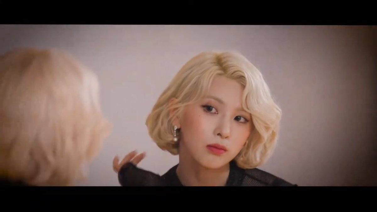 Bae singing ‘Roxie’ from the musical Chicago with this look OMG???
