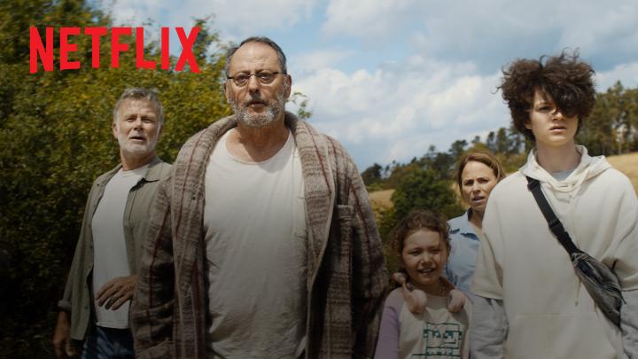 C’est bientôt l’heure de jouer… Le film LOUPS-GAROUS, adapté du jeu best-seller Les Loups-Garous de Thiercelieux, le 23 octobre.