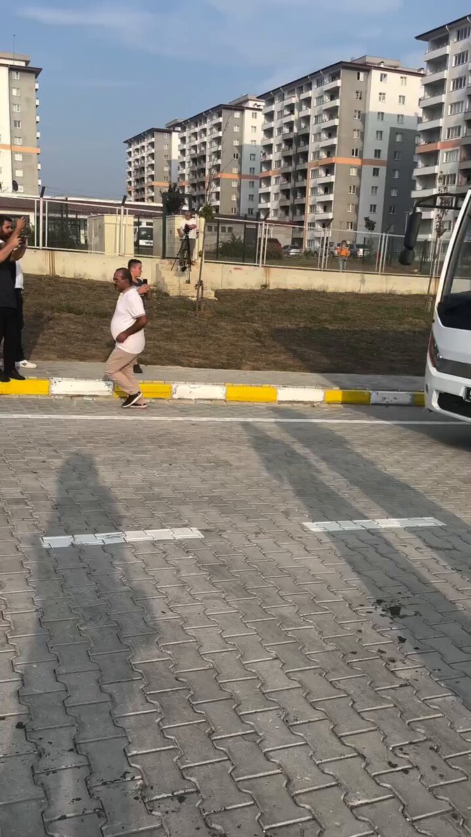 Engin Polat'ın cezaevinden tahliye edildiği anlara ait farklı açıdan kaydedilen görüntüler.