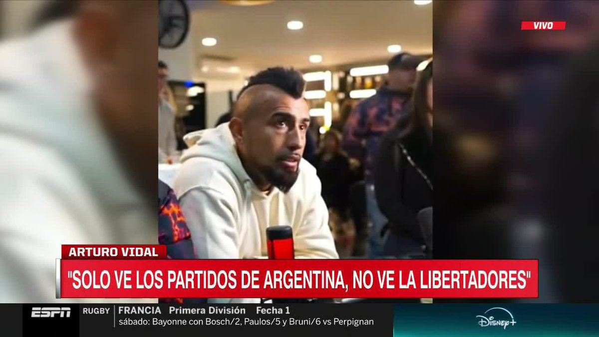 "NOS VEMOS MAL CON ESTOS HUE... QUE HACE POCO LES GANAMOS DOS COPAS" #SportsCenter Arturo Vidal no se guardó nada tras la derrota de #LaRoja ante Argentina y lo expresó en su canal de Kick: "No nos podemos regalar tanto... A Bolivia se le tiene que ganar como sea".