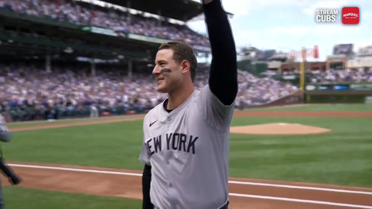 Anthony Rizzo receives a standing ovation ahead of today's Cubs-Yankees game.