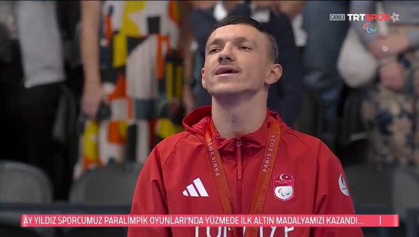 VE PARİS'TE BİR KEZ DAHA COŞKUYLA İSTİKLAL MARŞIMIZI SÖYLÜYORUZ! 🇹🇷 TEŞEKKÜRLER UMUT ÜNLÜ! 👏