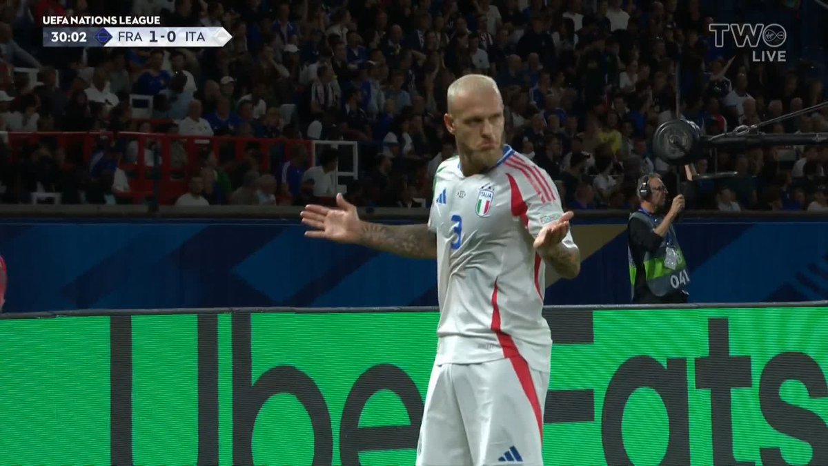 𝐖𝐇𝐀𝐓. 𝐀𝐍. 𝐀𝐁𝐒𝐎𝐋𝐔𝐓𝐄. 𝐆𝐎𝐀𝐋! Federico di Marco has just scored the best goal you'll see tonight, hands down! 😲 🇫🇷 1-1 🇮🇹 #UEFANationsLeague
