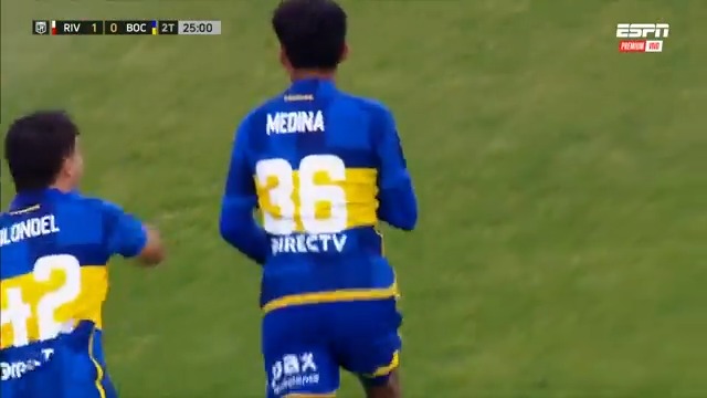 Medina'nın Arjantin derbisinde River Plate'e attığı gol.