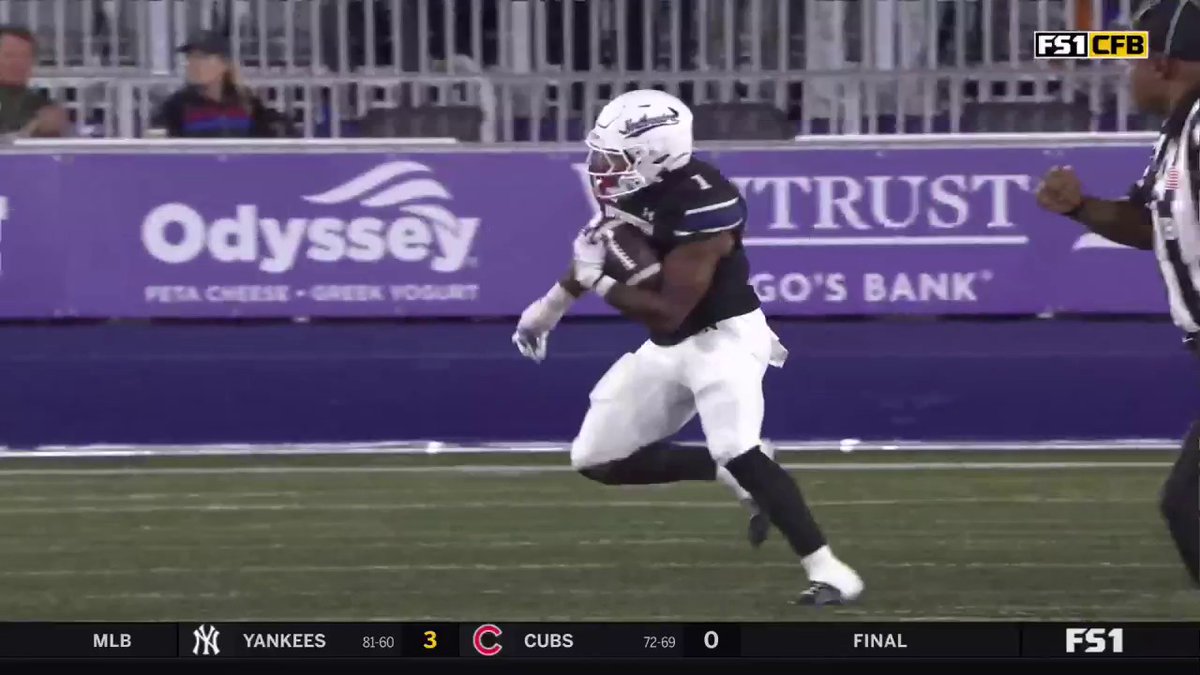 .@camporter02 with a 44-yard run to start the game for Northwestern! ๐ Northwestern Football