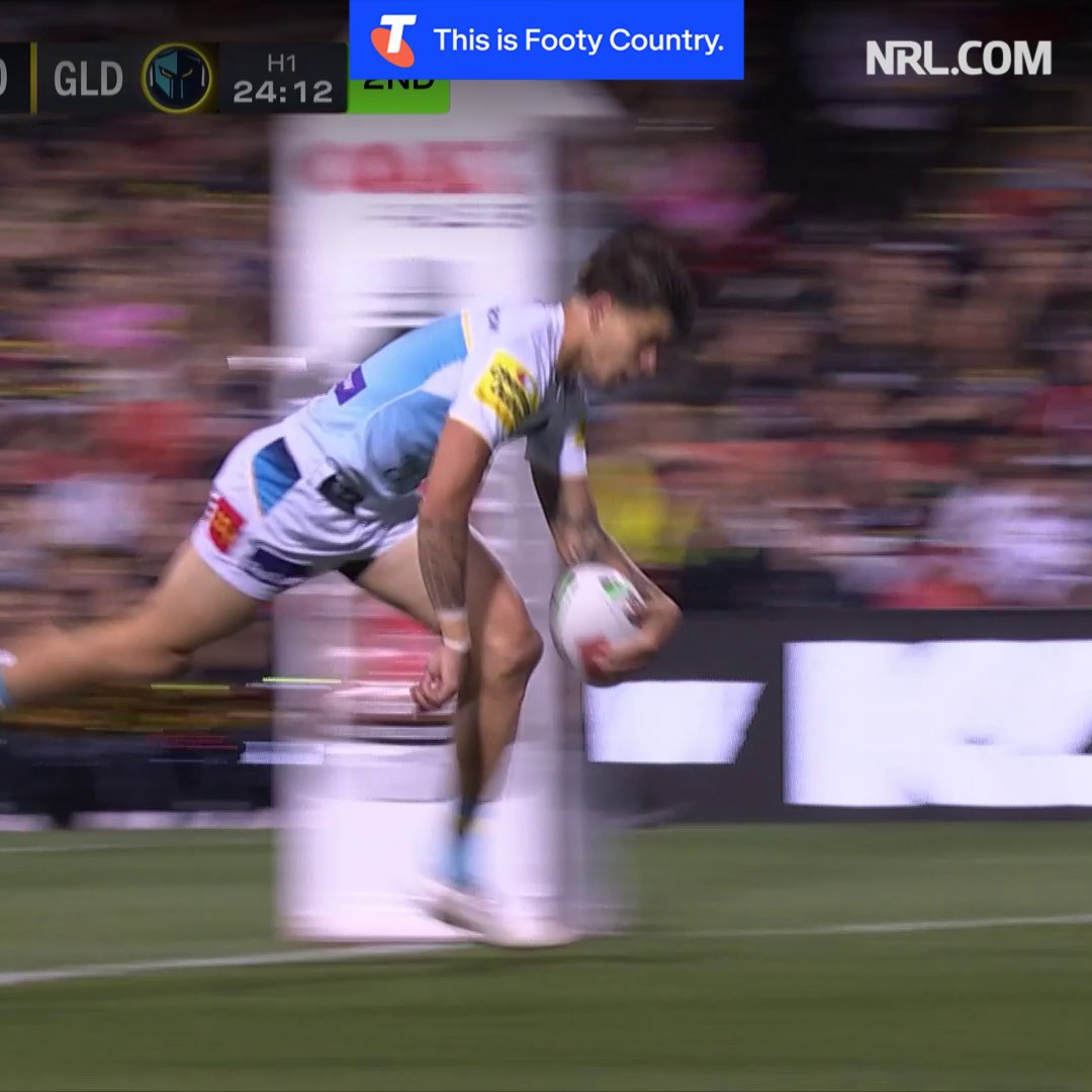 Campbell steps them all 🕺 #NRLPanthersTitans Telstra Moment of the Match