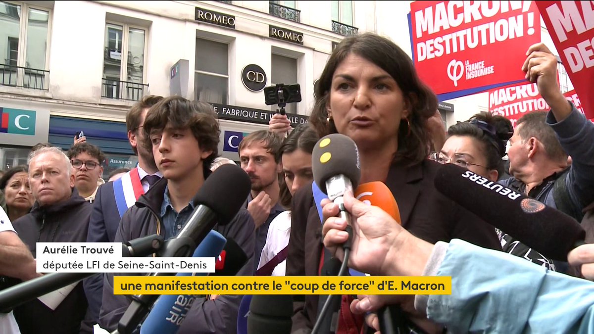 🔴🗣 "Emmanuel Macron doit accepter la sanction des urnes et nommer le NFP à Matignon" déclare depuis le cortège parisien, Manès Nadel, président de l'Union syndicale lycéenne, l'une des deux organisations qui appellent à manifester.