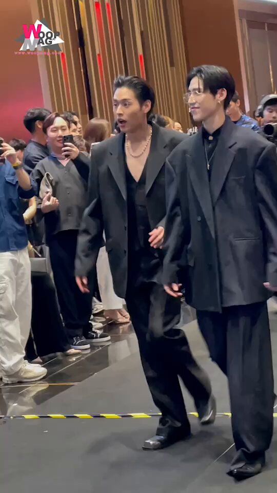 "บิวกิ้น-พีพี" ร่วมงาน "MCHOICE &amp; MINT AWARDS 2024" ฉลองครบรอบ 4 ปี Mint Magazine BILLKIN x MCHOICE 2024 Mchoice2024 X PP KRIT #bbillkin #ppkritt #พีพีกฤษฏ์ #MintAwards2024 #Mchoice2024 #ICONSIAM #MintMagTH