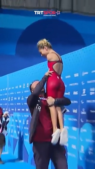 🇹🇷 Sevilay Öztürk bu sevinci sonuna kadar hak etti. 😍 🥉 Tokyo 2020 '50 metre sırtüstü' 🥉 Paris 2024 '50 metre kelebek'