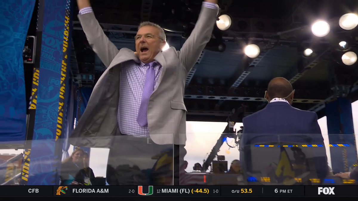'Mr. 7-0 against Michigan' gets a very warm welcome in Ann Arbor 😅🤣🌰 Urban Meyer | Ohio State Football
