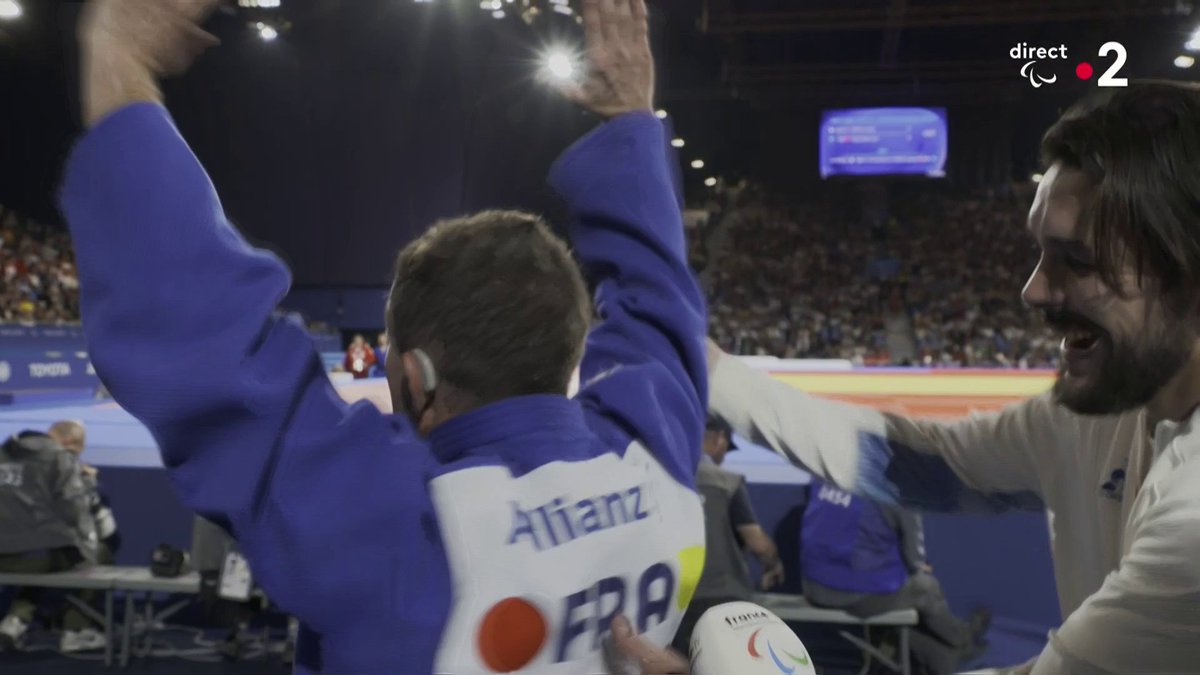 #Paris2024 | La plus belle macarena des Jeux 🕺 🤩 Cyril Jonard est "très content" du soutien du public et ça se voit ! Quel superbe moment après sa victoire en petite finale ! 📺 Suivez les #JeuxParalympiques en direct :