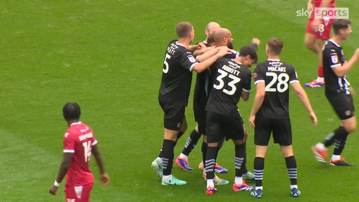 Brilliant strike from David McGoldrick to give Notts County the lead 💥