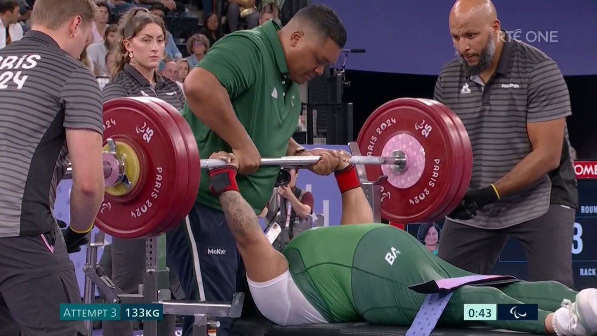 A brilliant showing from para powerlifter Britney Arendse! She executes a lifetime best in her final lift, 133kg. She will not make the podium, but the 24-year-old comes away from the #Paralympics2024 with a huge amount of positives #Paris2024 #RTEsport