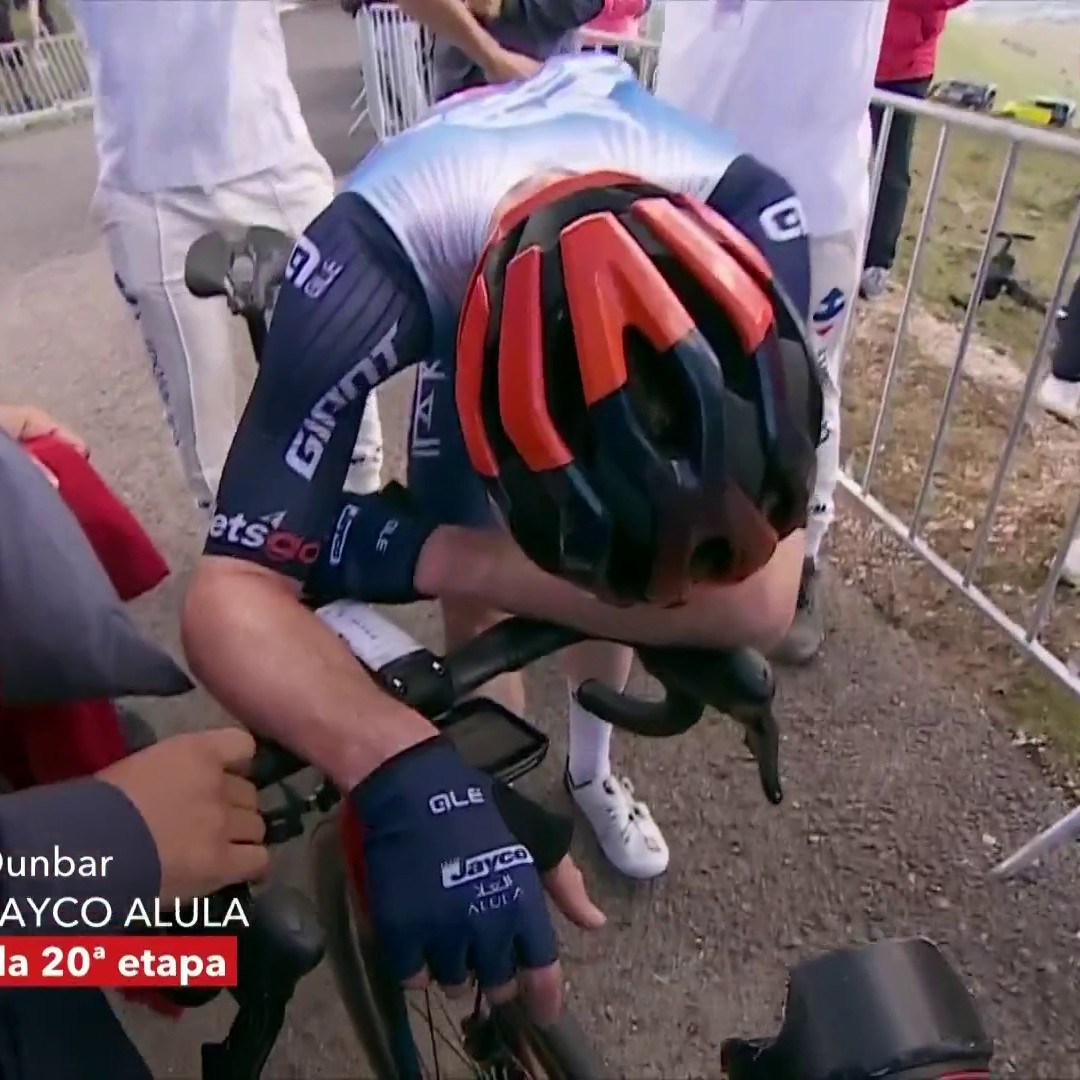 Eddie Dunbar takes victory at La Vuelta stage 20! 👏 #LaVuelta24 | discovery+ UK
