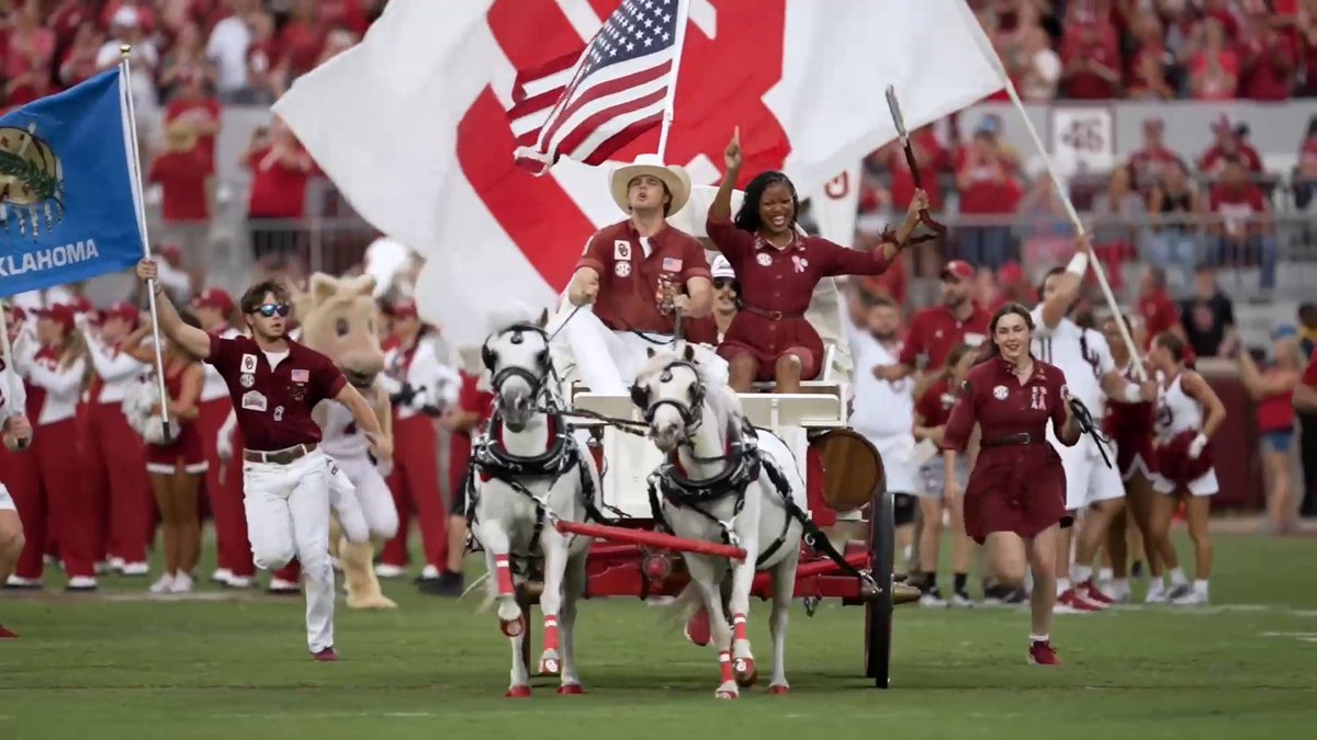 One of the most iconic traditions in college football: Oklahoma Football’s Sooner Schooner ⭕️🙌