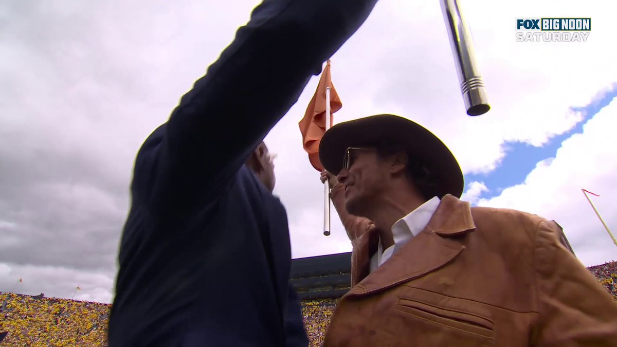 This Charles Woodson - Matthew McConaughey standoff 🍿 WE’RE READY FOR MICHIGAN-TEXAS 🔥 (via FOX College Football)