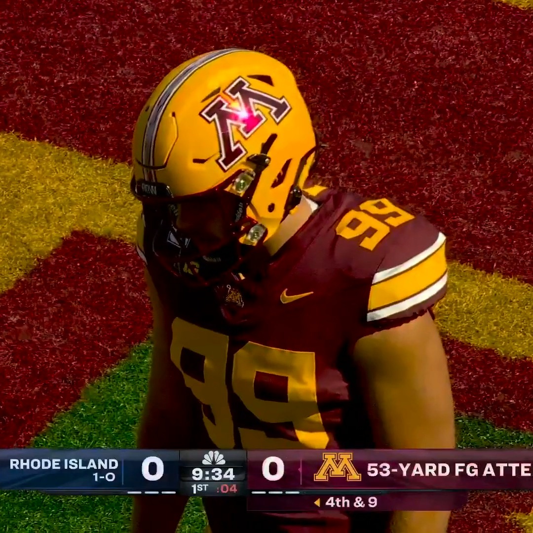 Minnesota gets on the board with a 53-yard field goal right down the middle. 🎯 📺 Peacock | Minnesota Football
