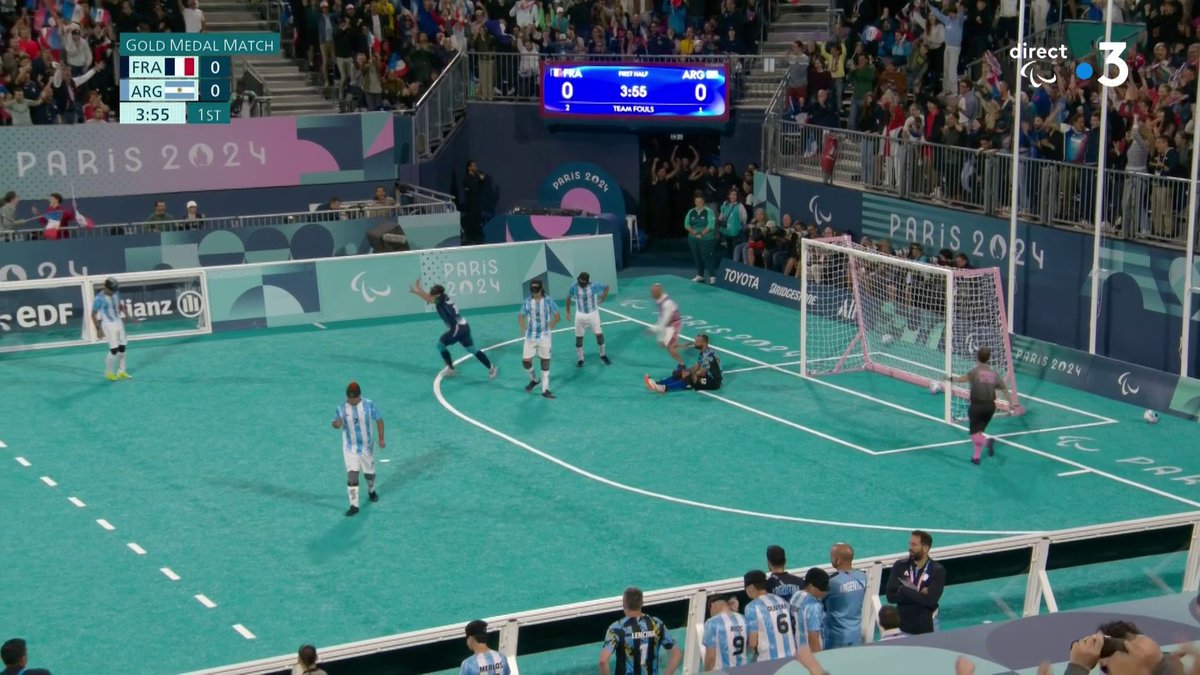 CROCHET À DROITE , CROCHET À GAUCHE, FRAPPE ET BUT !!! 🇫🇷🤩 C’est pas humain de lâcher ça sans rien voir, juste exceptionnel. Frédéric Villeroux. ⚽️ Malheureusement la France s’est fait égaliser par l’Argentine 🇦🇷 sur l’engagement. 🎥 francetvsport